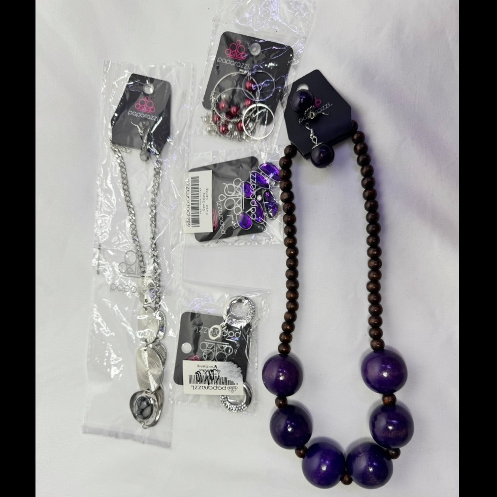 Paparazzi Jewelry 
5 piece BRAND NEW! Unopened!